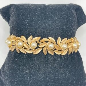 Avon Vintage Bracelet 71 Evening Creation Collection Brushed Gold Tone Leaves